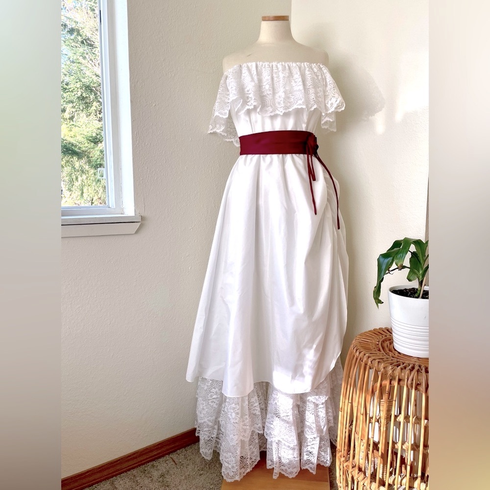 1980s Vintage White Formal Princess Lace Tiered Gown